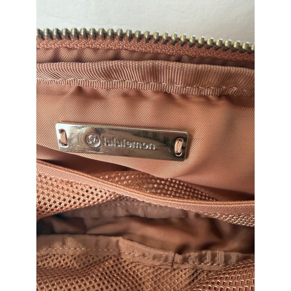 Lululemon Everywhere Belt Bag Crossbody Salmon Orange Small Versatile Pouch - Picture 6 of 14